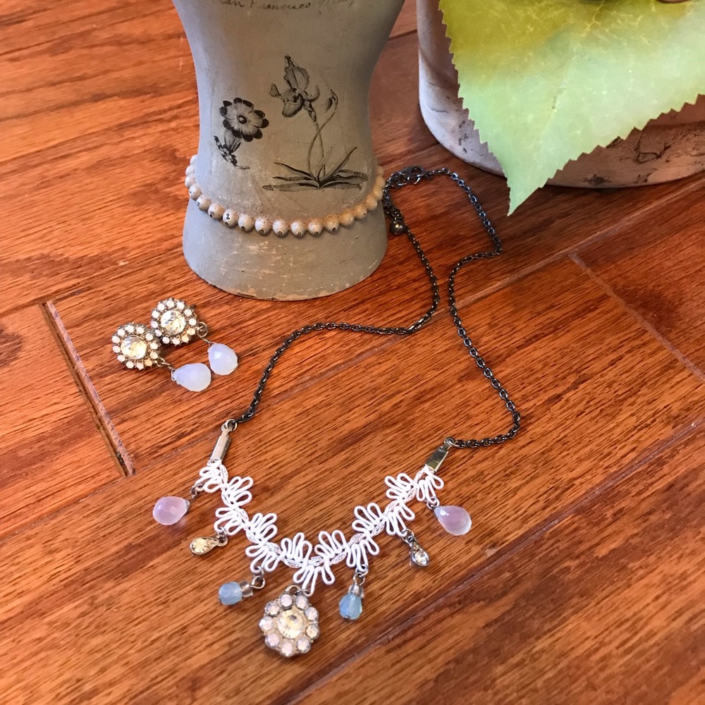 🛍Rhinestone and lace 🛍necklace & earring set 18”